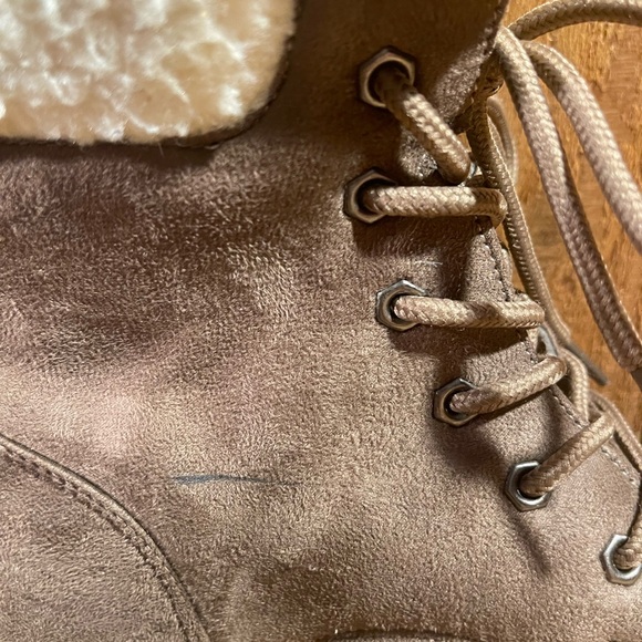 Bobbie Brooks Faux Suede Synthetic Fur Top Boots Sz 6/7 - Picture 6 of 6